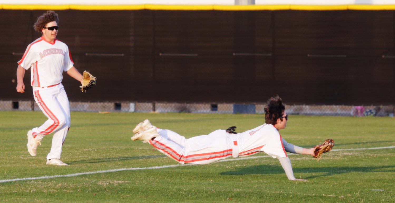 Mineola's Dalton Hamlin makes a spectacular catch of a ball
in shallow right field early in the game against Winnsboro.